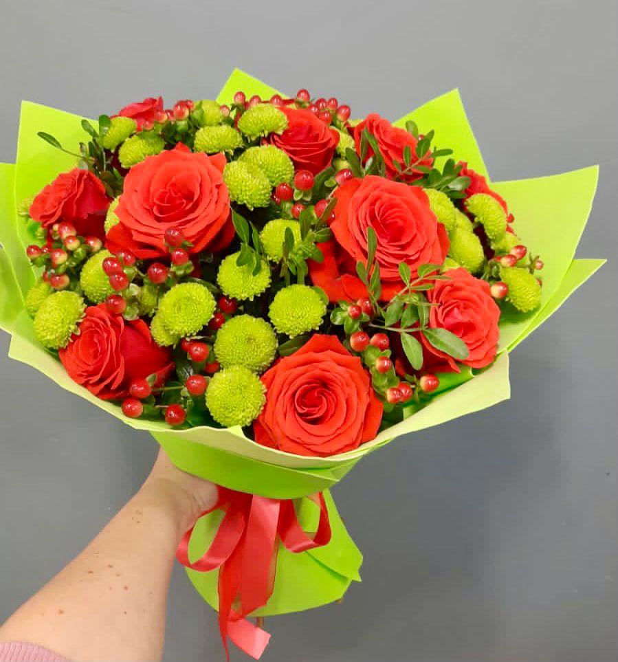 Букет цветов из: Хризантемы и Розы в Тавричанка