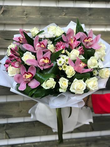 Букет цветов из: Розы и Хризантемы в Тавричанка