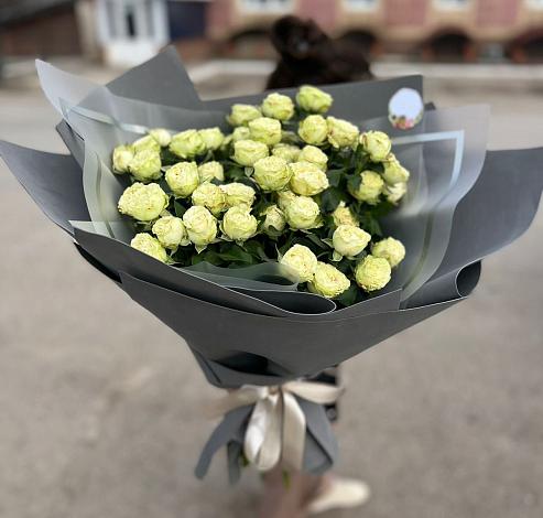 Букет Белые кустовые розы Солинеро в Тавричанка