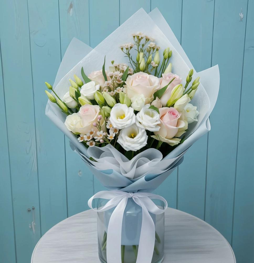 Букет цветов из: Розы и Лизиантусы в Тавричанка