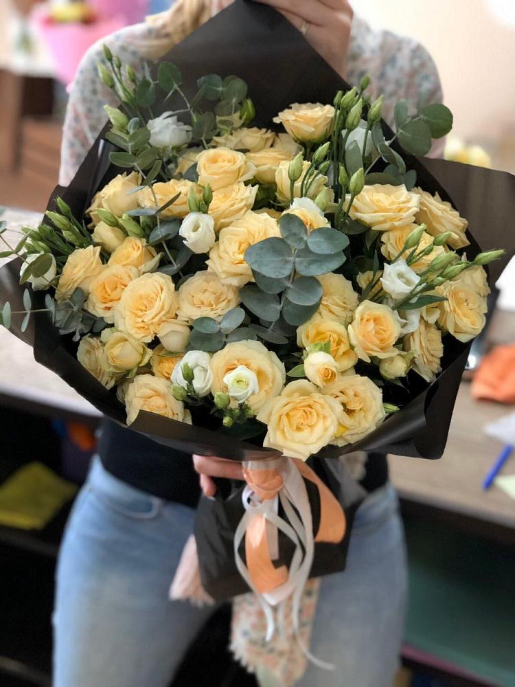 Букет цветов из: Розы и Лизиантусы в Тавричанка