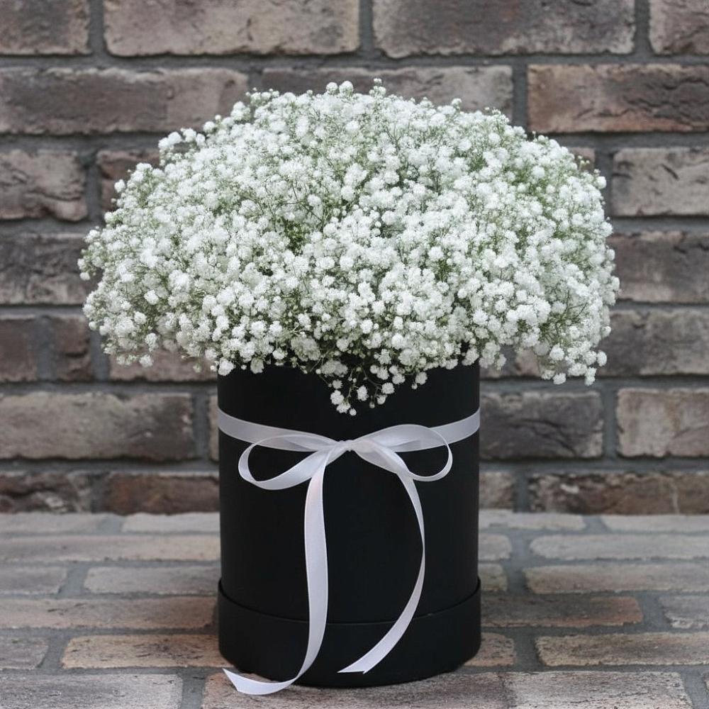 Цветочная композиция из Гипсофила в шляпной коробке в Тавричанка