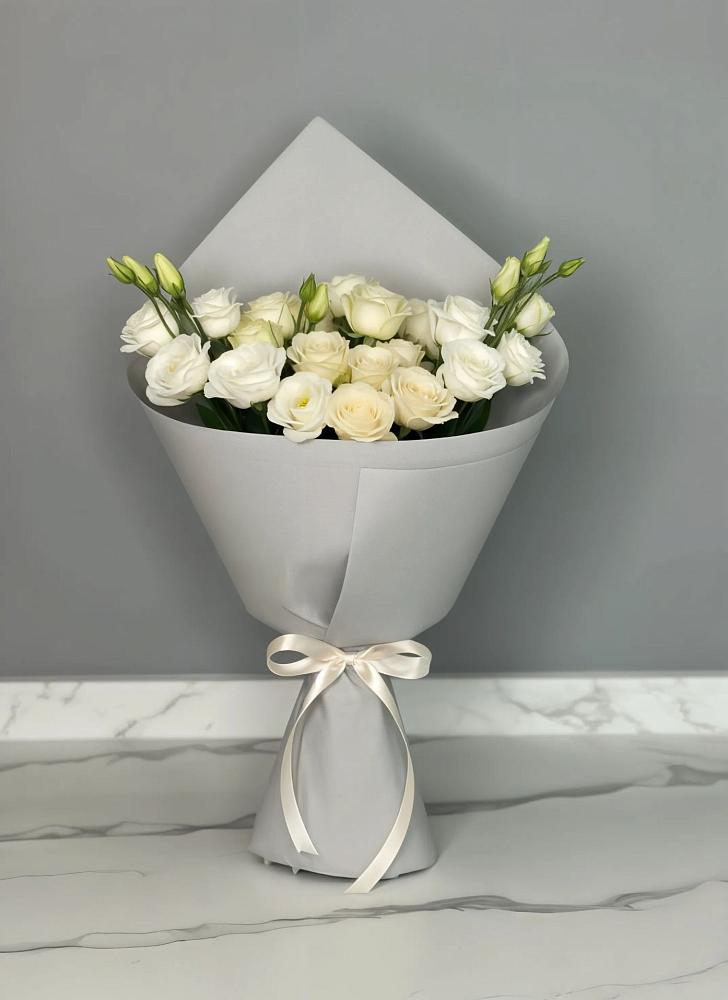 Букет цветов из: Розы и Лизиантусы в Тавричанка