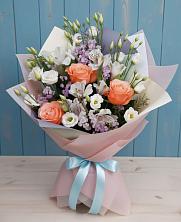 Букет цветов из:  Лизиантусы, Розы, Альстромерии и Гипсофила в Тавричанка