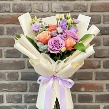 Букет цветов из:  Лизиантусы и Розы в Тавричанка