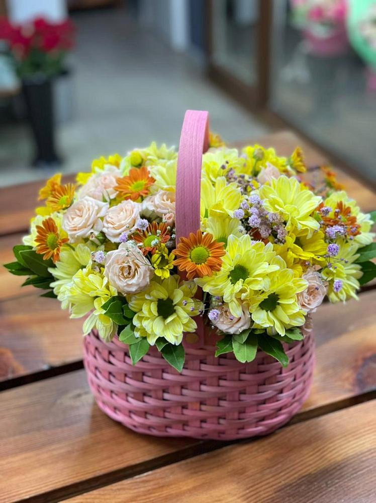 Цветочная композиция из Хризантемы и Розы в корзине в Тавричанка