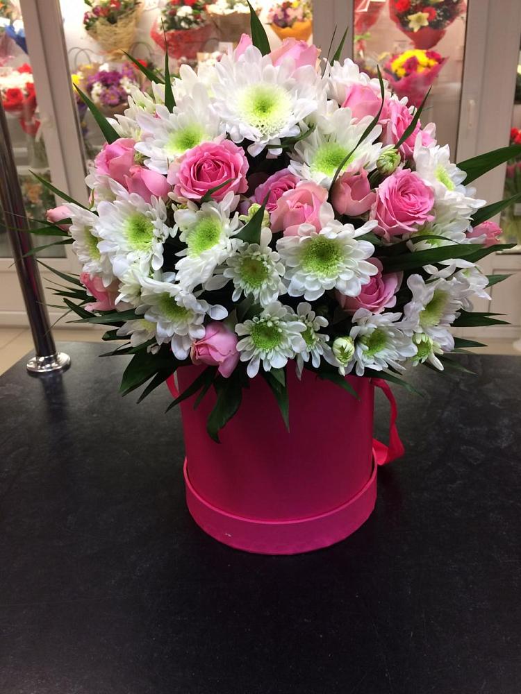 Цветочная композиция из Розы и Хризантемы в шляпной коробке в Тавричанка