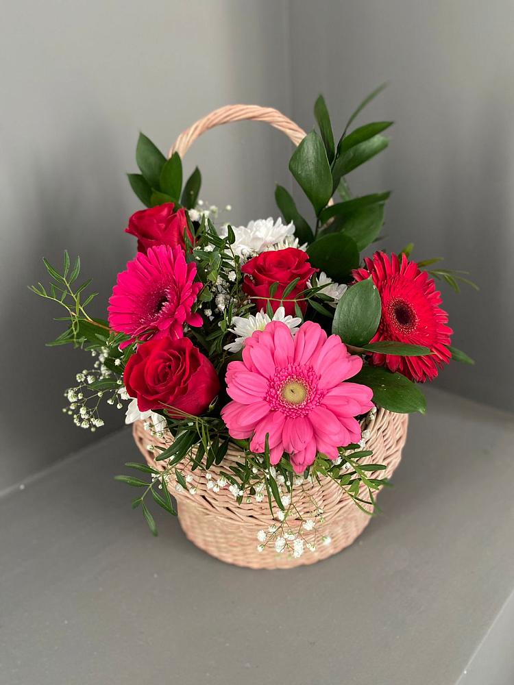 Цветочная композиция из Розы, Хризантемы и Герберы в корзине в Тавричанка