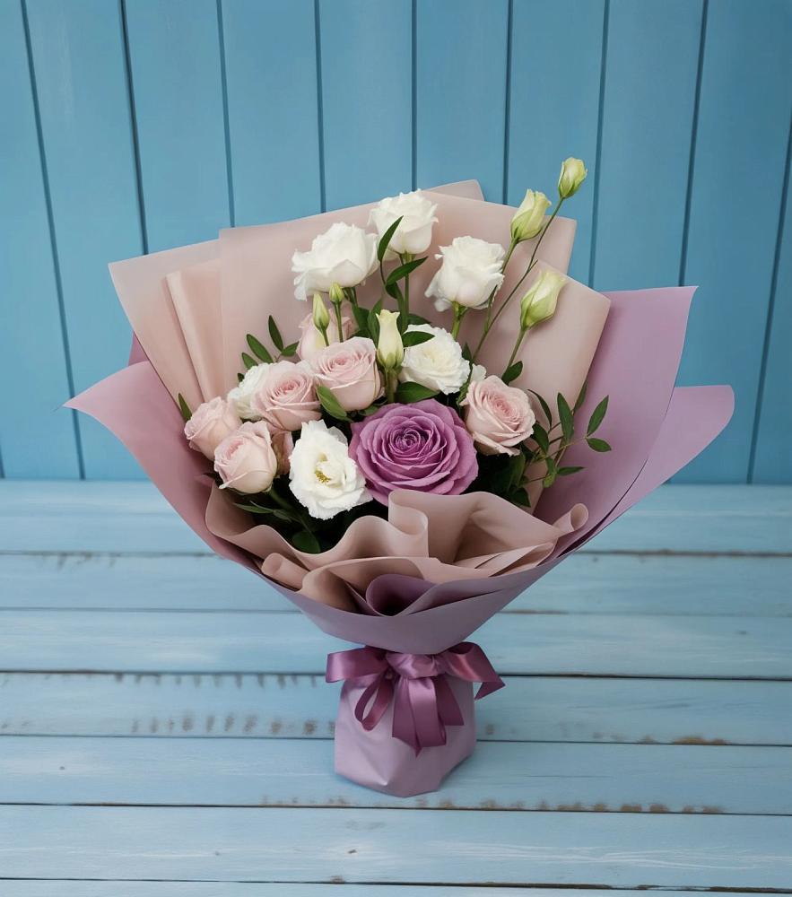 Букет цветов из: Розы и Лизиантусы в Тавричанка